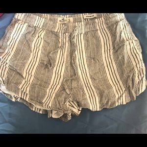 Hollister shorts size small